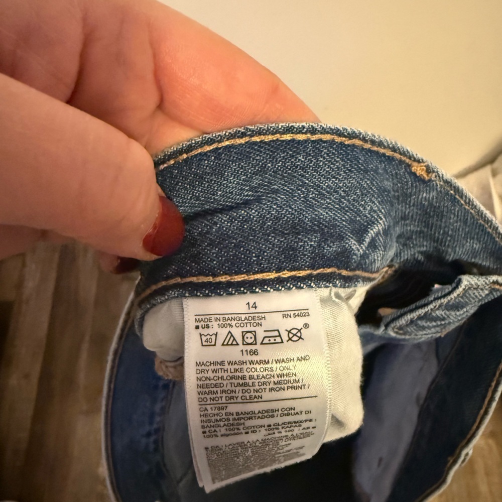 🎉2/$15 Old Navy Classic Blue Jeans - Picture 3 of 5